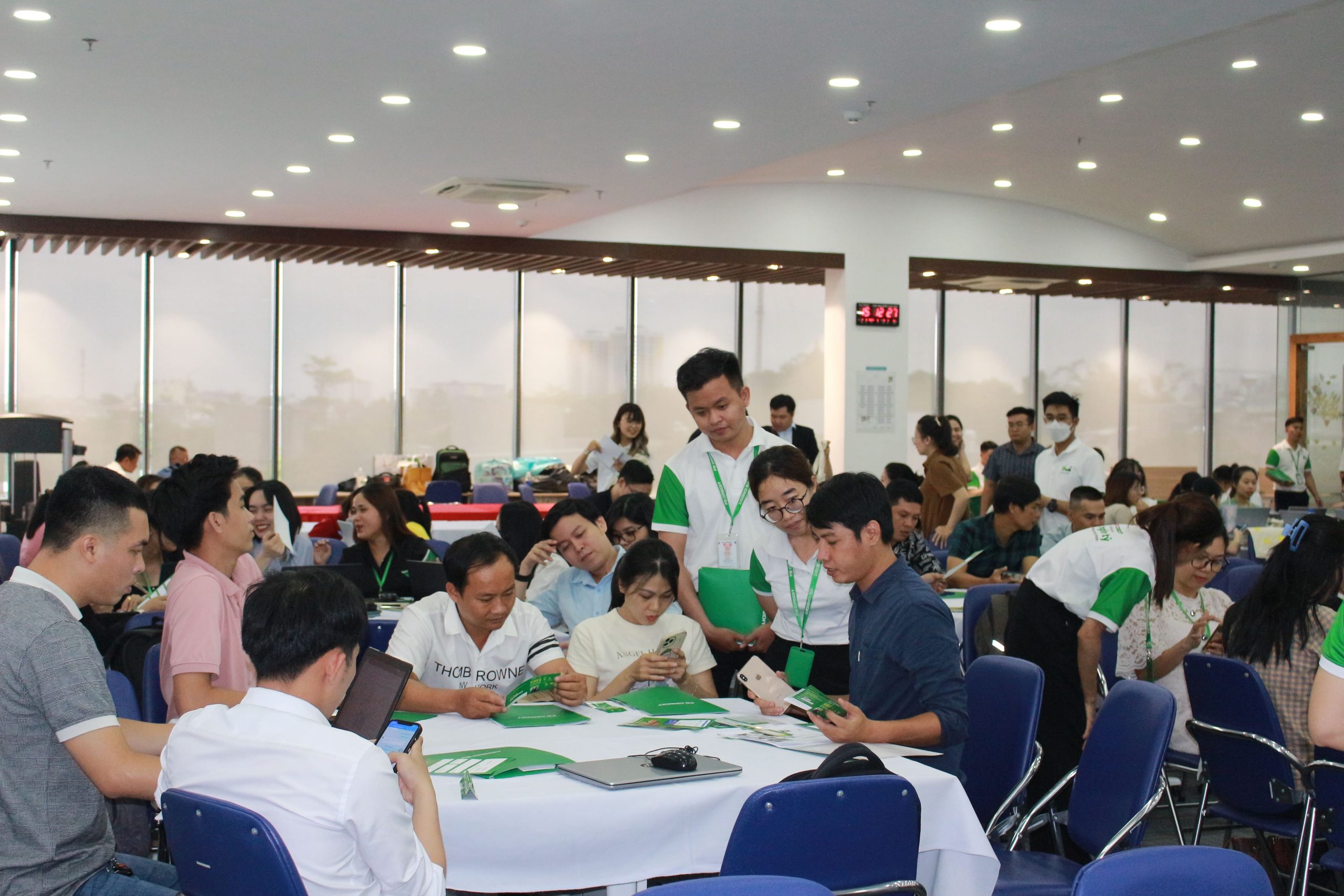 Nhân viên FE CREDIT giải đáp thắc mắc xoay quanh gói vay ưu đãi 10.000 tỷ đồng cho cán bộ, nhân viên Green Speed