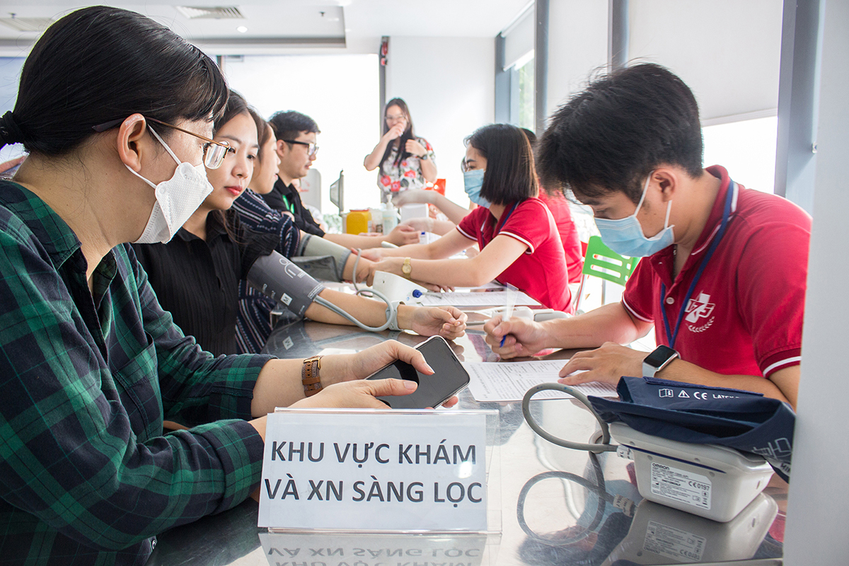 Hình ảnh nhân viên FE CREDIT tại ngày hội hiến máu