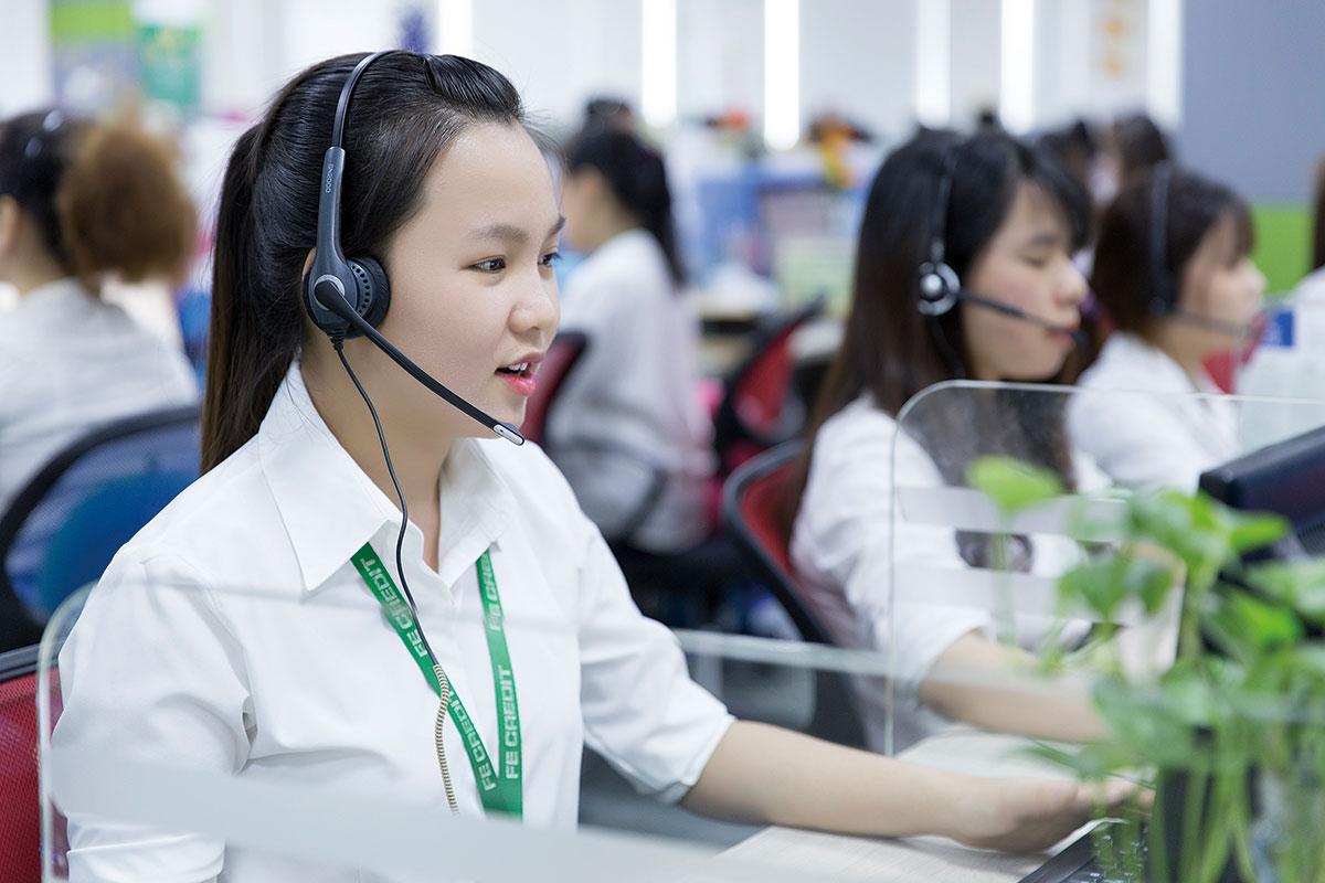 Khách hàng có thể trao đổi trực tiếp nhân viên FE CREDIT qua ứng dụng FE CREDIT ONLINE 2.0